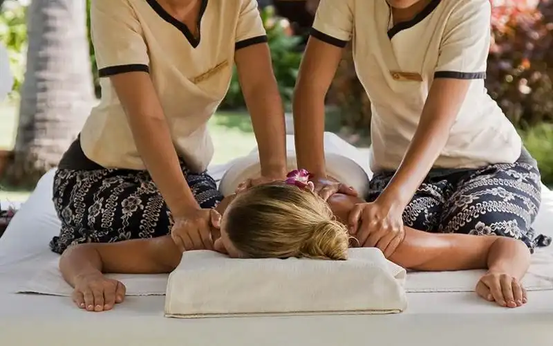 Como Funciona a Massagem Four Hands na Prática
